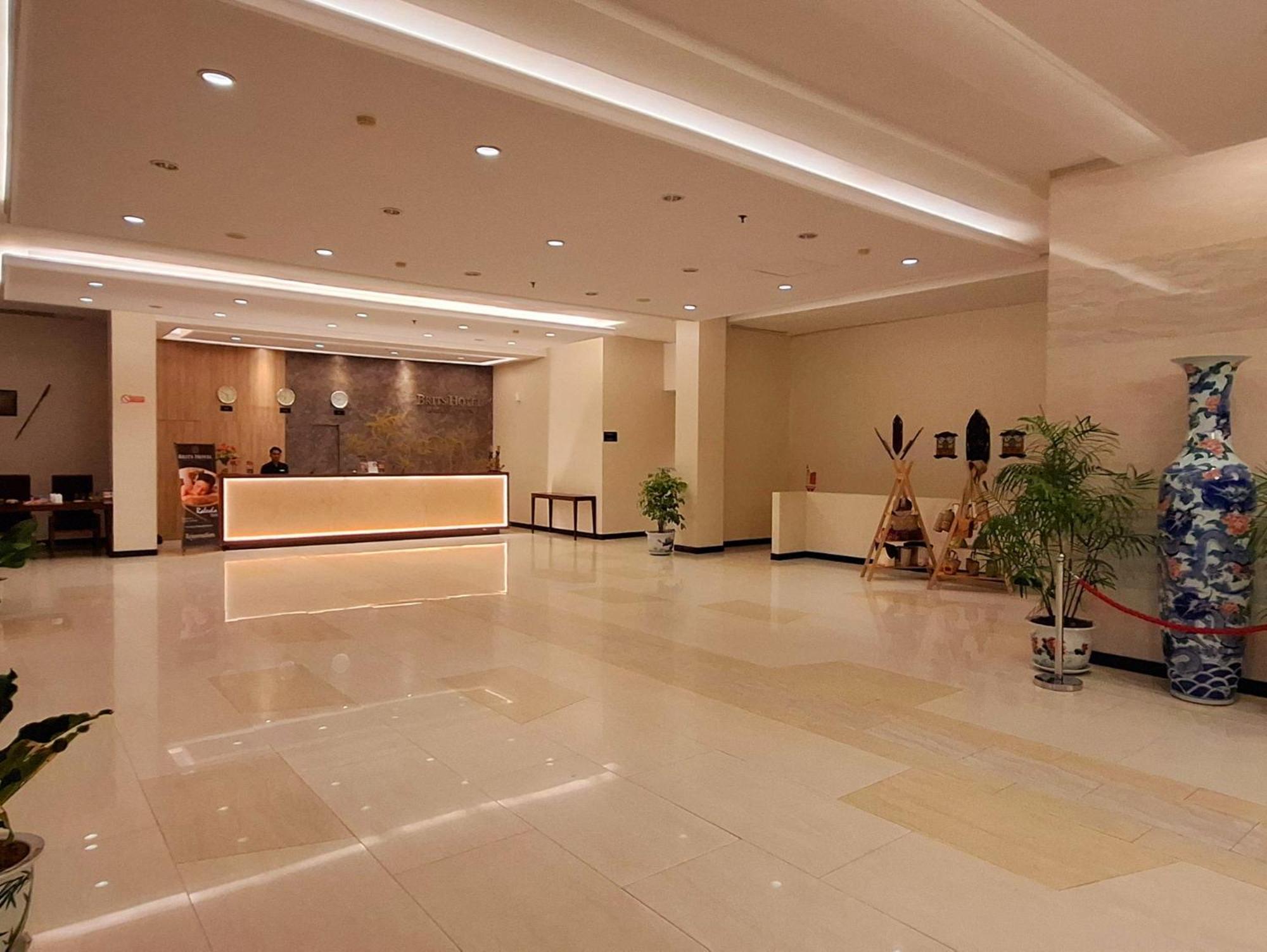 Brits Hotel Pangkalanbuun Extérieur photo