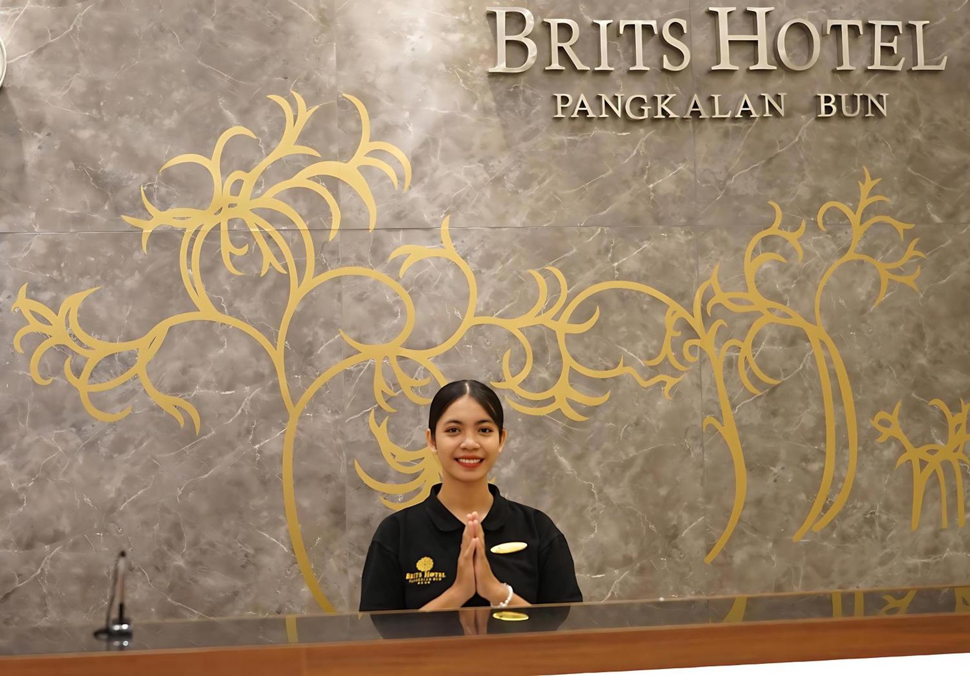 Brits Hotel Pangkalanbuun Extérieur photo